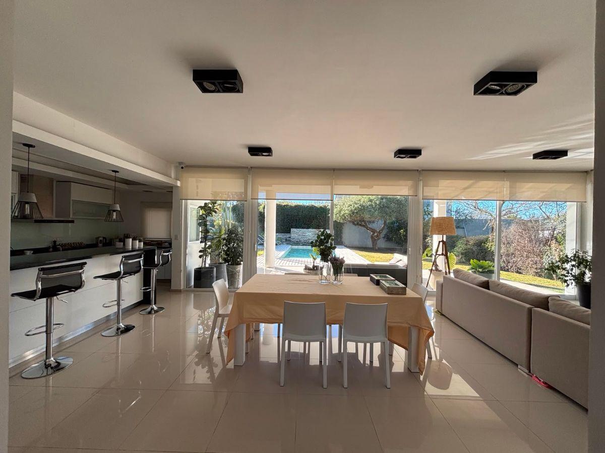 Foto de EN ALQUILER: Casa de Categoría en Las Cañitas Barrio Privado - 3 dorm., imagen 3