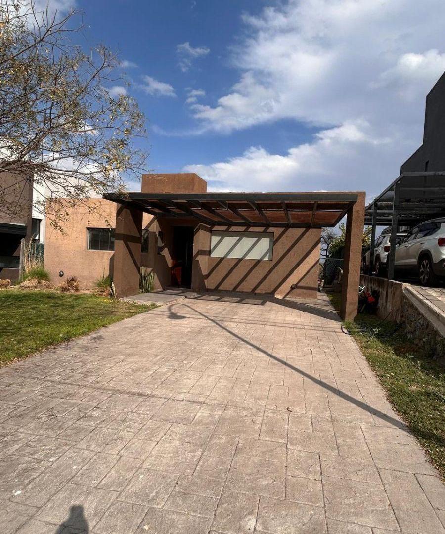 LA CALERA - ESPECTACULAR CASA EN VENTA - TERRAZAS DE LA ESTANZUELA