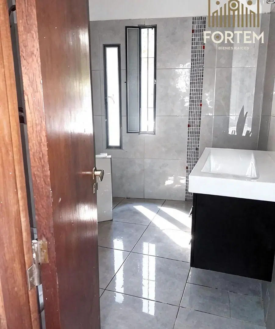 HERMOSA CASA ESQUINA - 3 dormitorios con cochera doble | QUEBRADA DE LAS ROSAS 4