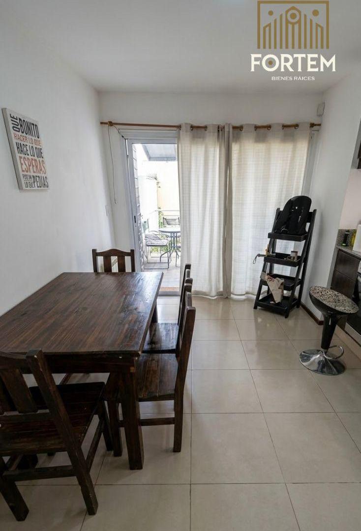 Foto de DUPLEX EN VENTA: 3 DORMITORIOS CON COCHERA, PATIO, CALEFACCIÓN CENTRAL, imagen 2