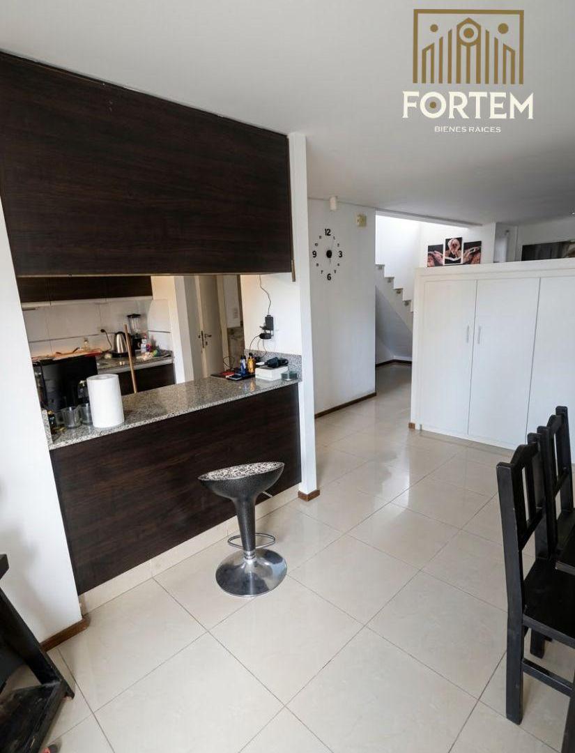 Foto de DUPLEX EN VENTA: 3 DORMITORIOS CON COCHERA, PATIO, CALEFACCIÓN CENTRAL, imagen 5