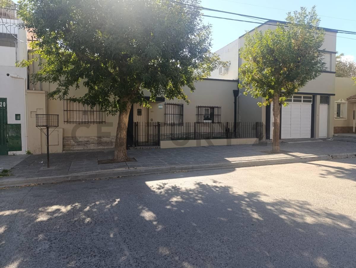 Venta Casa Centrica , mas monoambiente General Roca