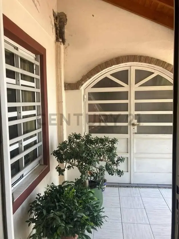 CASA + 3 DEPARTAMENTOS EN VENTA, GENERAL ROCA. 3