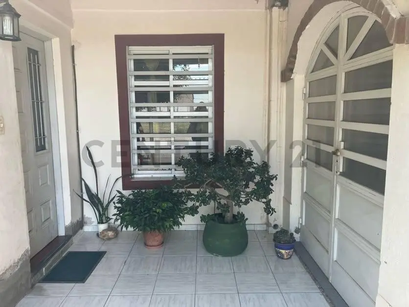 CASA + 3 DEPARTAMENTOS EN VENTA, GENERAL ROCA. 2