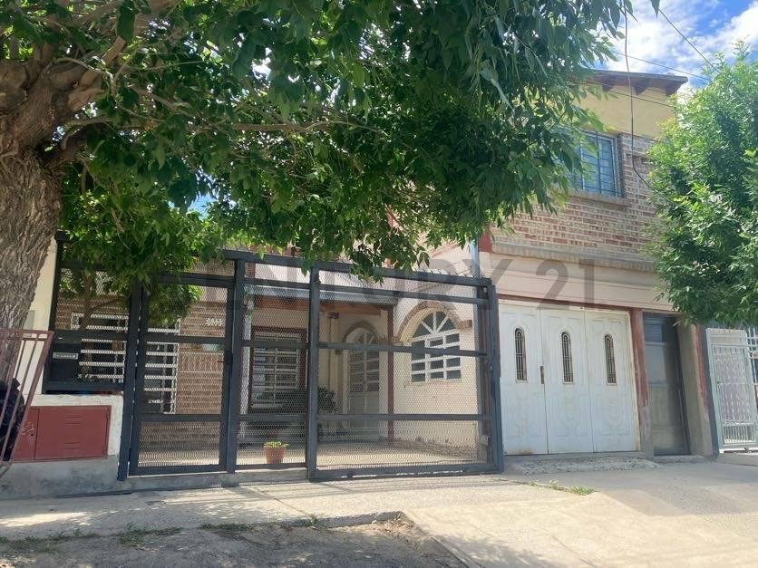 CASA + 3 DEPARTAMENTOS EN VENTA, GENERAL ROCA.