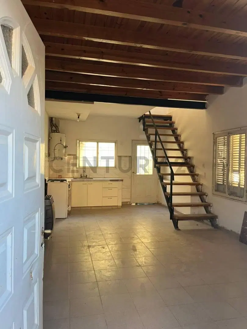 Se vende complejo en General Roca 4