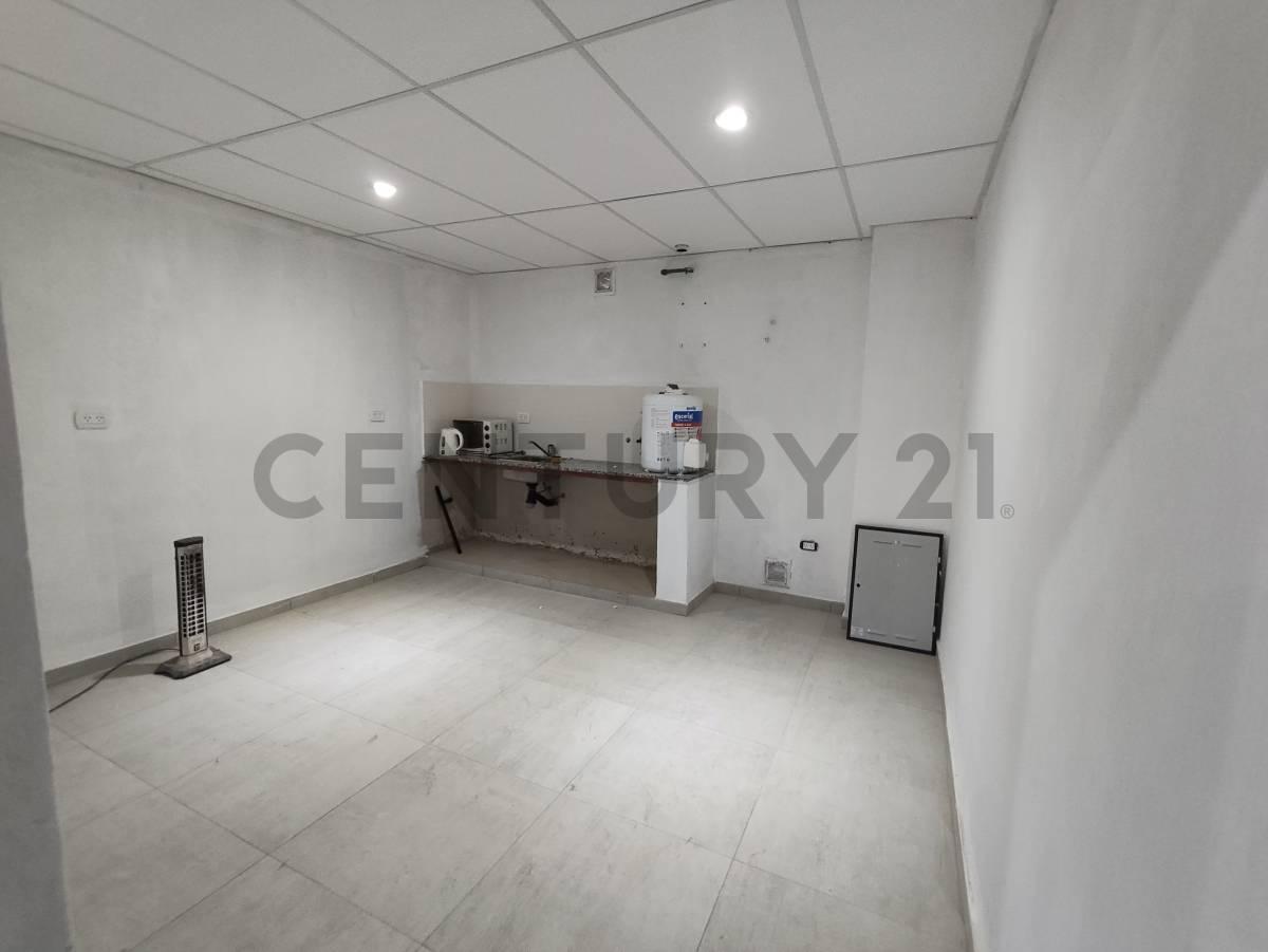 Foto de Alquiler Galpón comercial céntrico General Roca, imagen 4