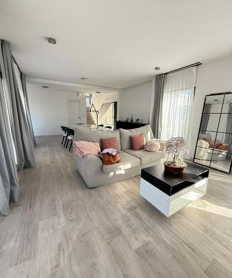 CASA EN VENTA 4 AMBIENTES Solar de Álvarez Nueva 2