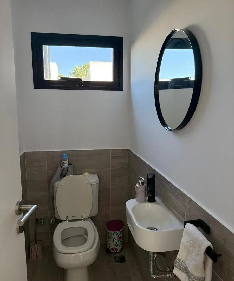 CASA EN VENTA 4 AMBIENTES Solar de Álvarez Nueva 4