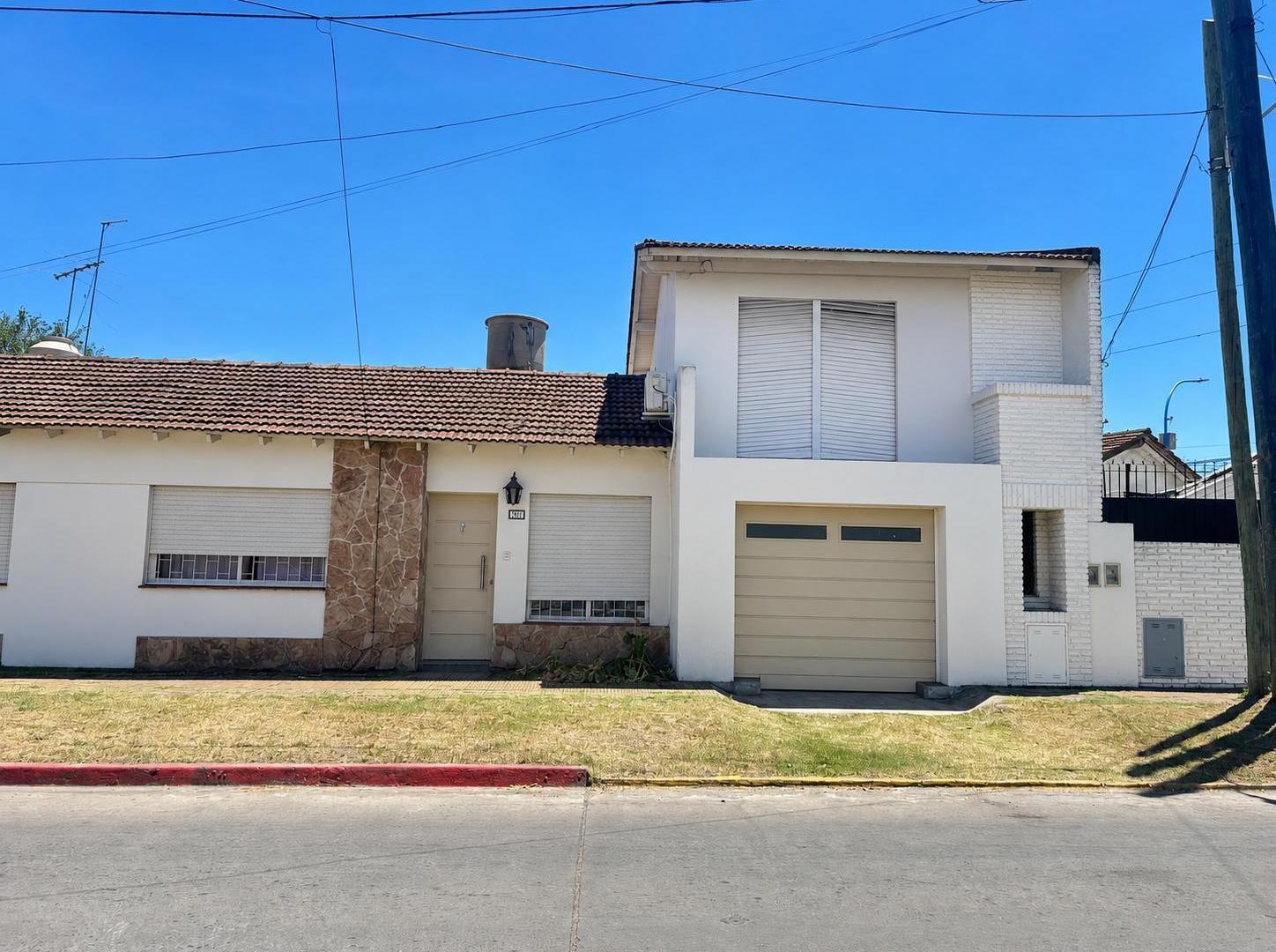 Foto de Casa en VENTA 4 AMBIENTES PASO DEL REY 2 cuadras de estación, imagen 1