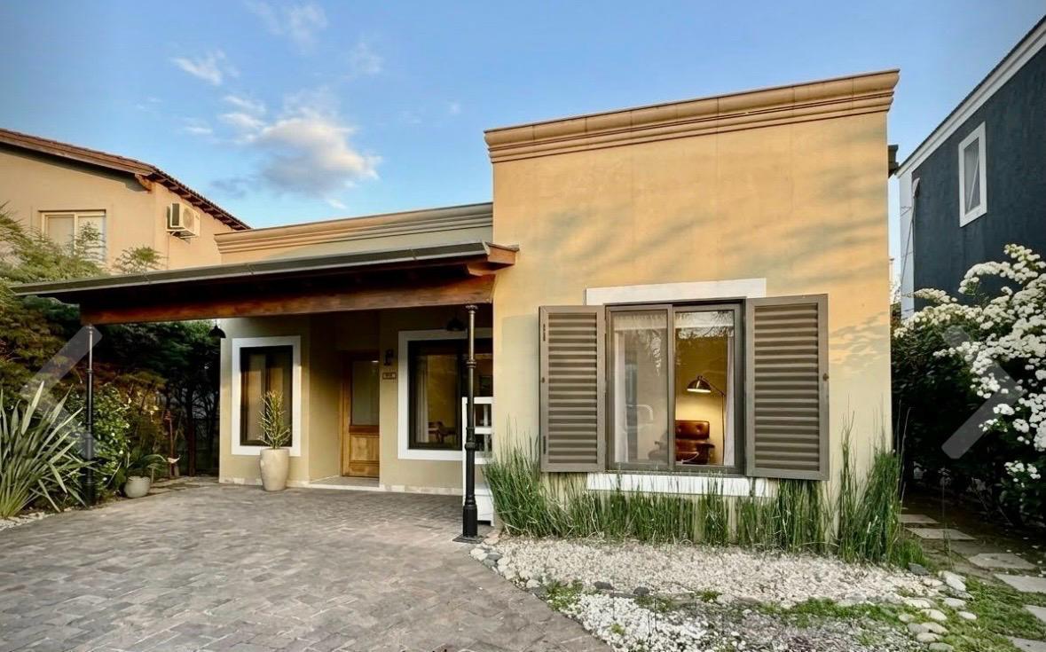 Foto de VENTA CASA COUNTRY BANCO PROVINCIA EN 1 LOTE, imagen 2