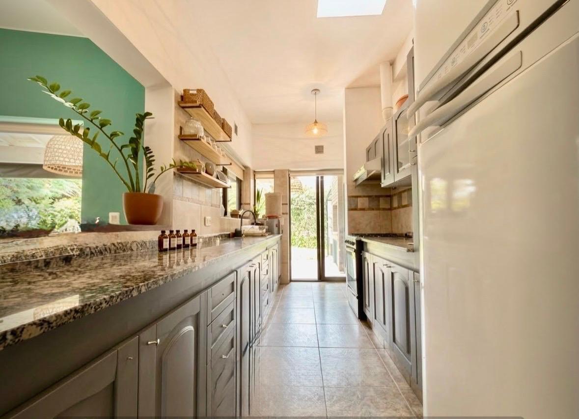 Foto de VENTA CASA COUNTRY BANCO PROVINCIA EN 1 LOTE, imagen 5