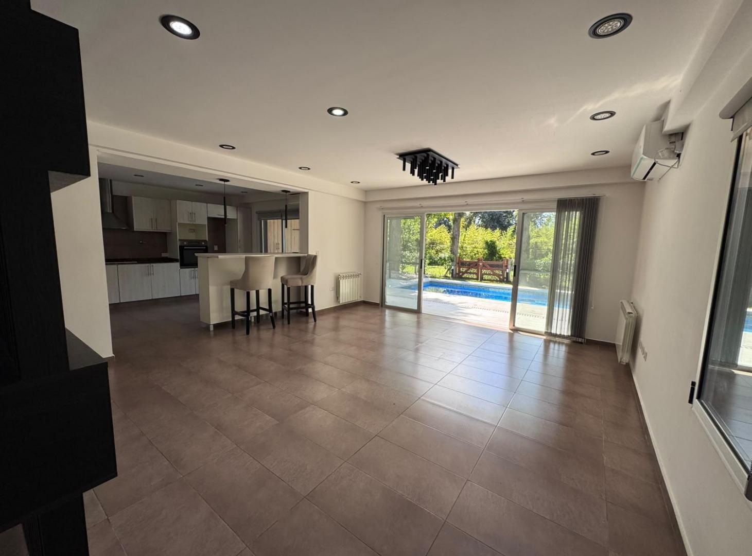 Foto de CASA MODERNA COUNTRY BANCO PROVINCIA EN UN LOTE, imagen 5