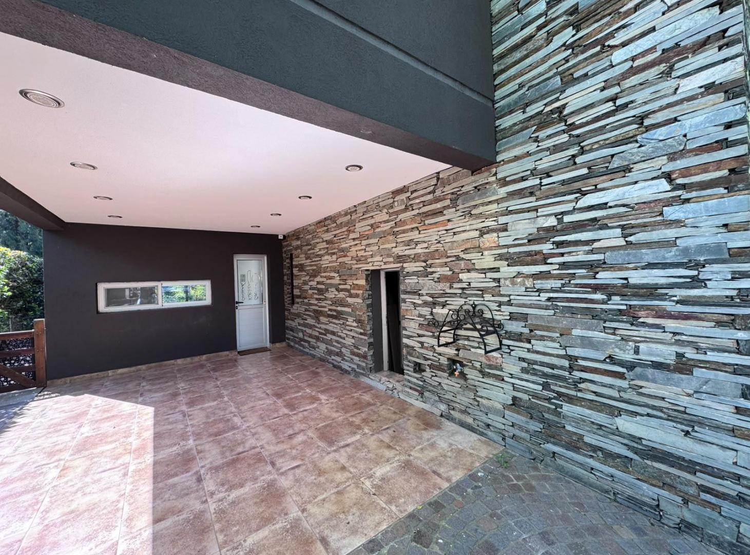 Foto de CASA MODERNA COUNTRY BANCO PROVINCIA EN UN LOTE, imagen 3
