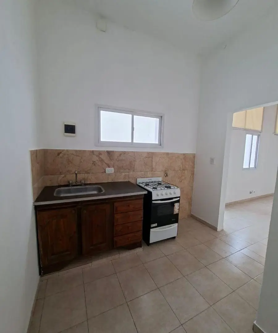 DEPTO 2 DORM EN ALQUILER
ubicado en calle Av 66 E/ 9 y 10 5