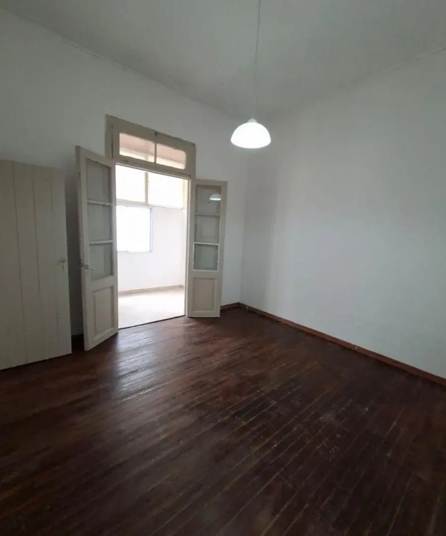 DEPTO 2 DORM EN ALQUILER
ubicado en calle Av 66 E/ 9 y 10 4