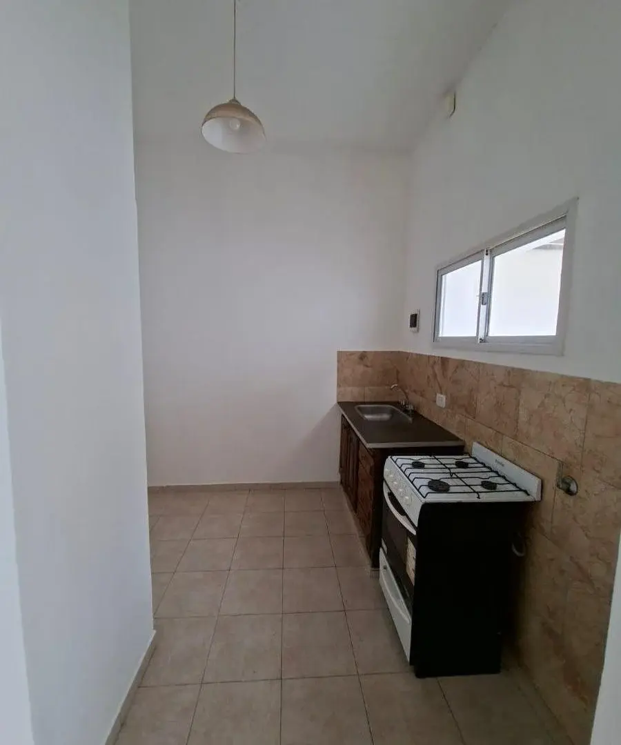 DEPTO 2 DORM EN ALQUILER
ubicado en calle Av 66 E/ 9 y 10 2