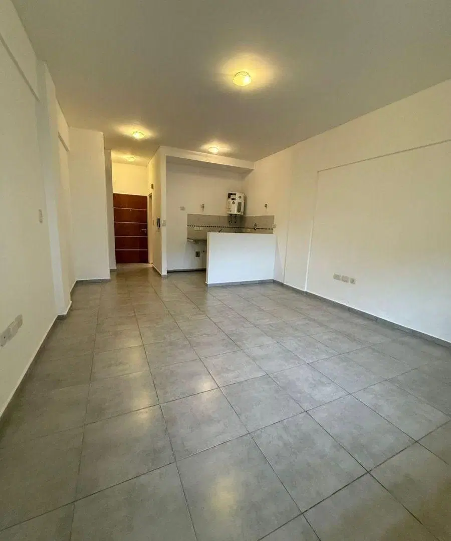 DEPTO MONOAMBIENTE PB EN ALQUILER
ubicado en Av. 13 y 69
25 mts2 aprox. 1