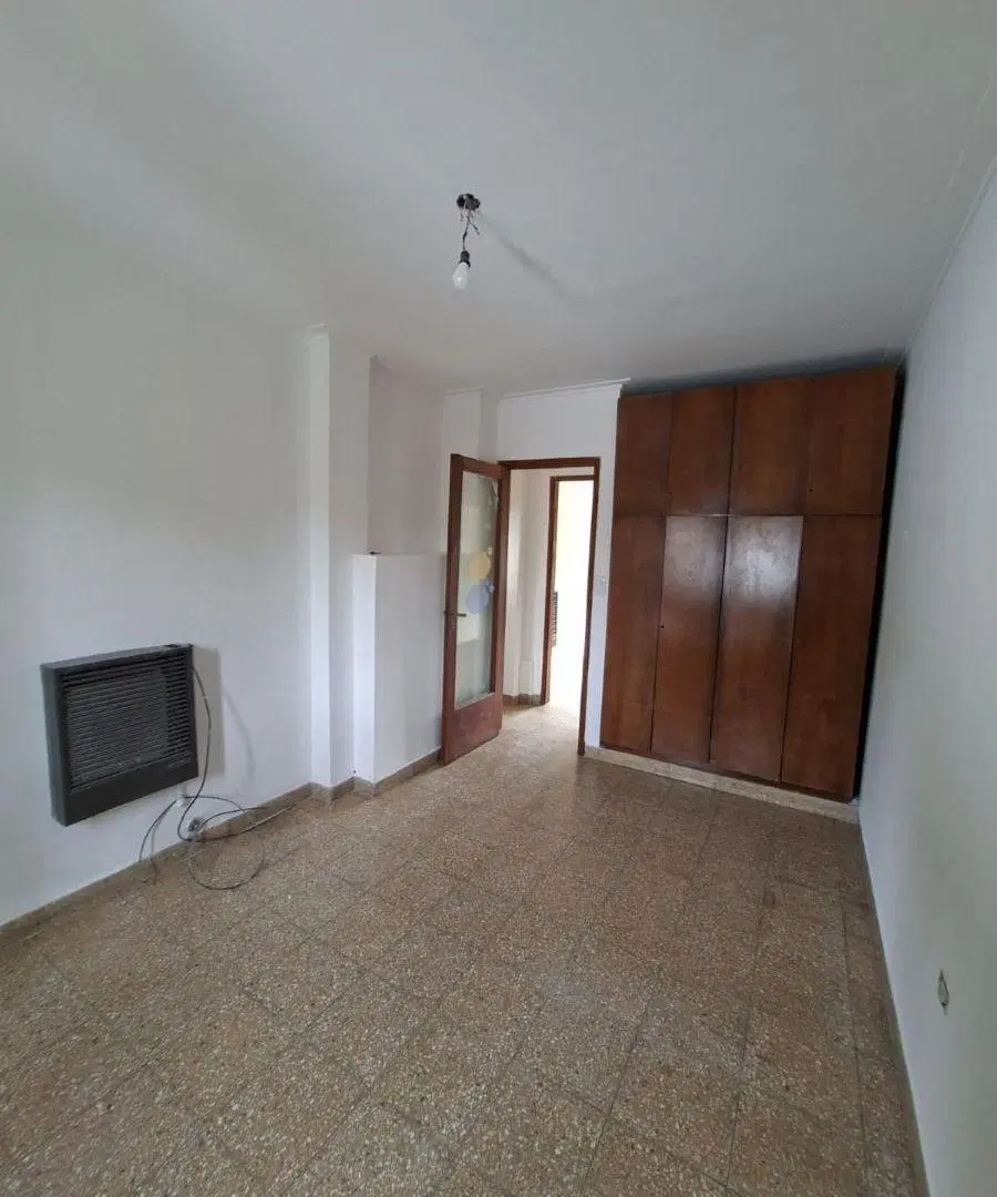 CASA DE 3 DORM EN ALQUILER
ubicado en calle 14 esq 35 Barrio Norte
Aprox 150 mts 3