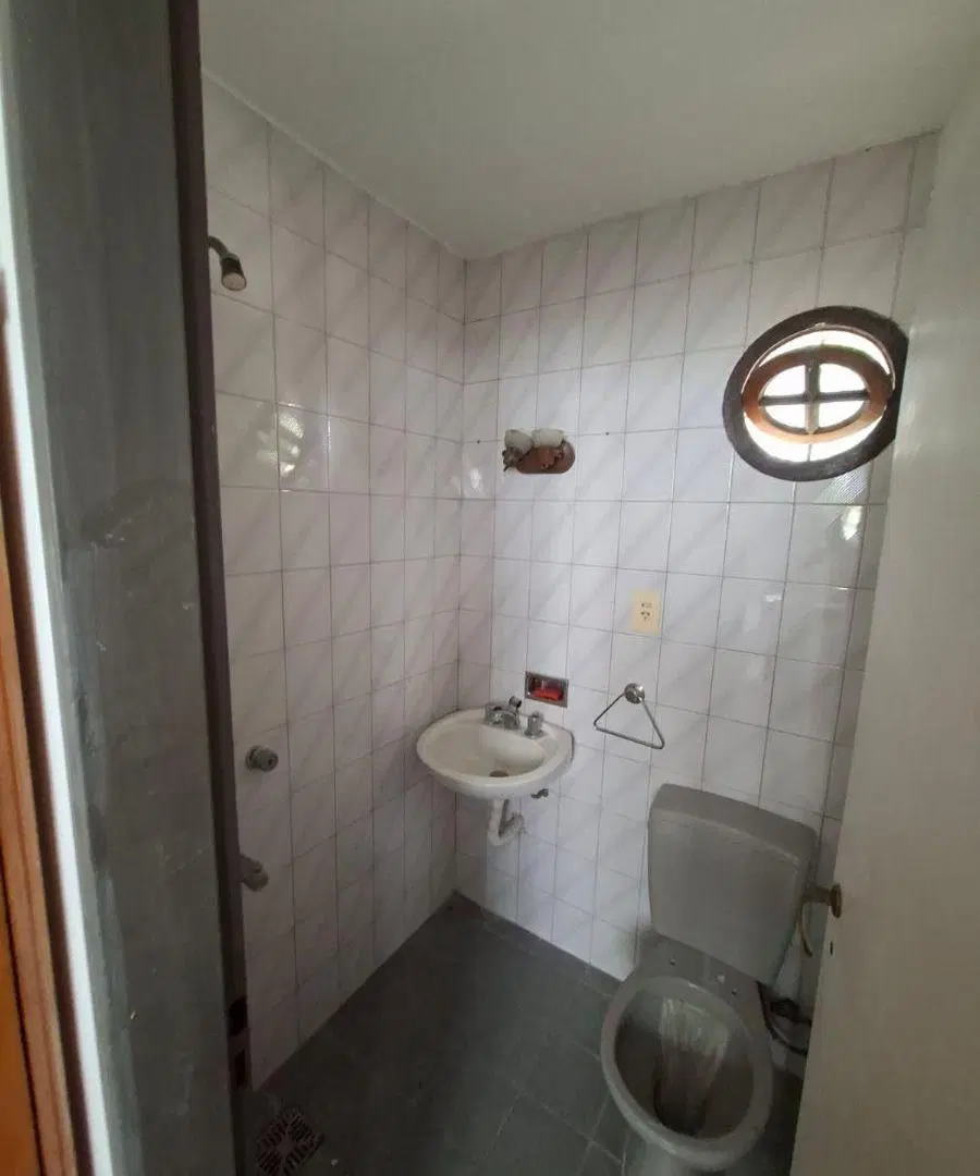 CASA DE 3 DORM EN ALQUILER
ubicado en calle 14 esq 35 Barrio Norte
Aprox 150 mts 5