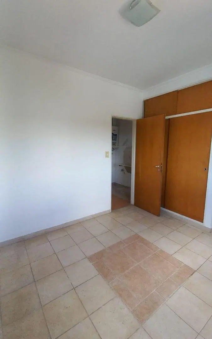 DEPTO 1 DORM EN ALQUILER
ubicado en 12 E/ 35 Y 36
35 mts2 aprox. 5