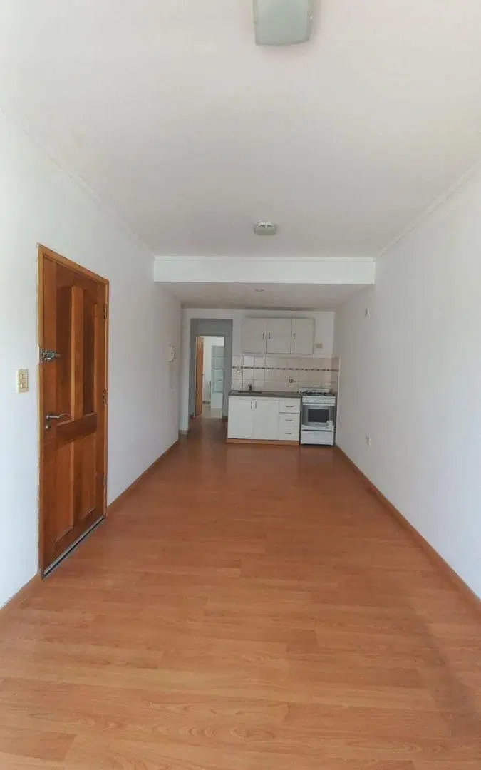 DEPTO 1 DORM EN ALQUILER
ubicado en 12 E/ 35 Y 36
35 mts2 aprox. 4