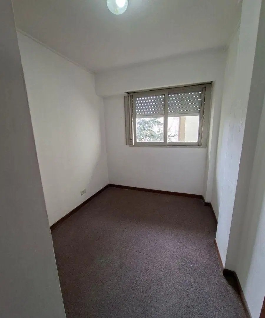 ALQUILER DEPTO 2 DORMITORIOS
ubicado en AV 7 e/ 43 y Pza Italia
75 m2 1