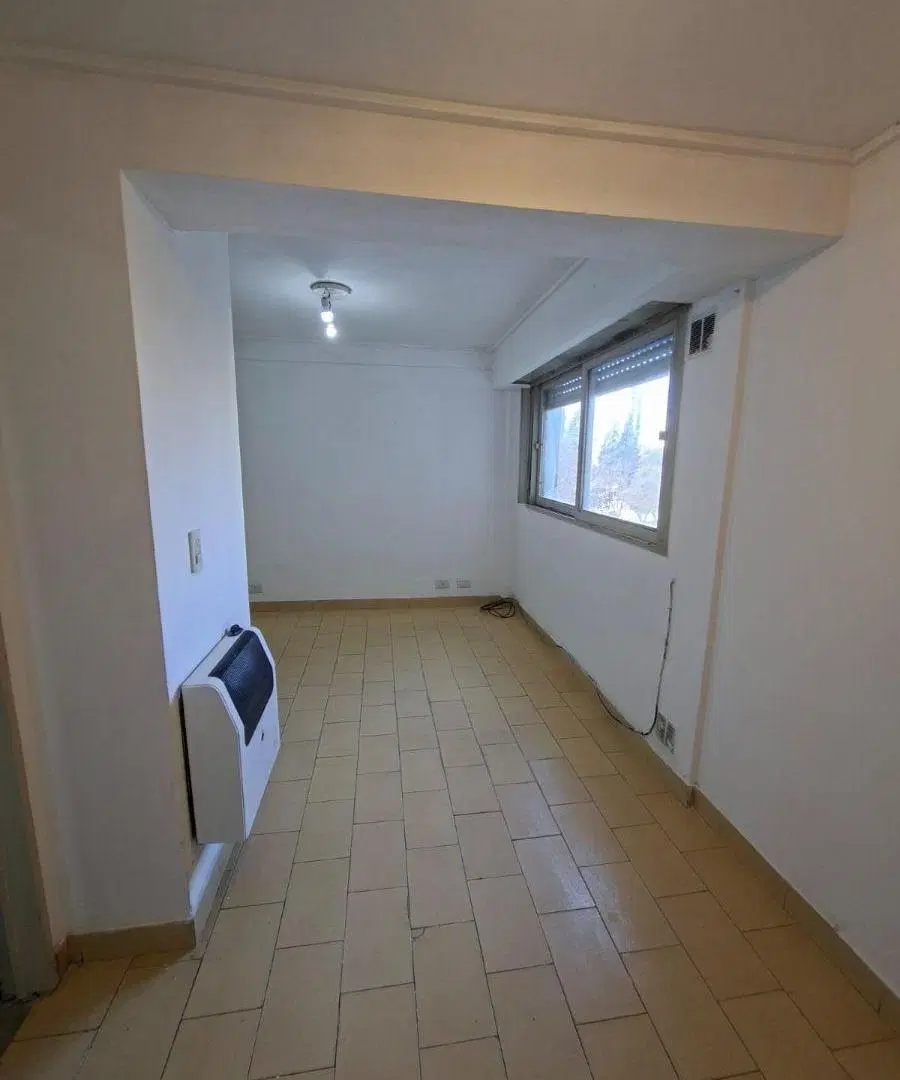 ALQUILER DEPTO 2 DORMITORIOS
ubicado en AV 7 e/ 43 y Pza Italia
75 m2 5