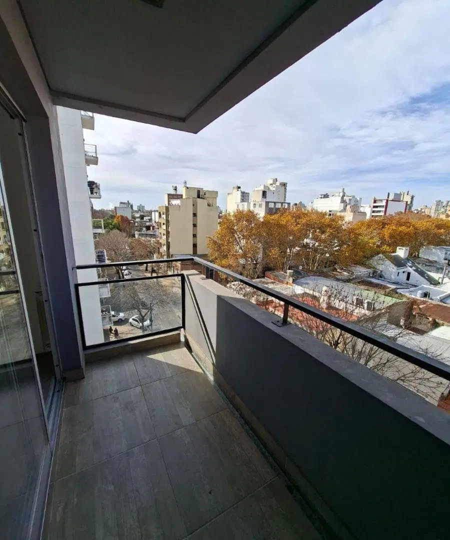 ALQUILER MUY LINDO DEPTO
BALCON AL FRENTE 1 DORMITORIO
ubicado en 40 e/ 8 y 9 5