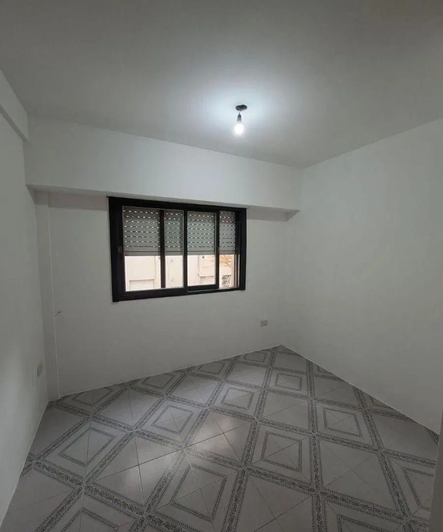 ALQUILER DEPTO
2 DORMITORIOS
ubicado en 5 e/ 57 y 58 5