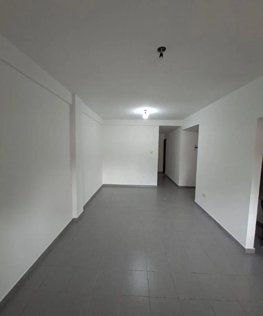 ALQUILER DEPTO
2 DORMITORIOS
ubicado en 5 e/ 57 y 58 1