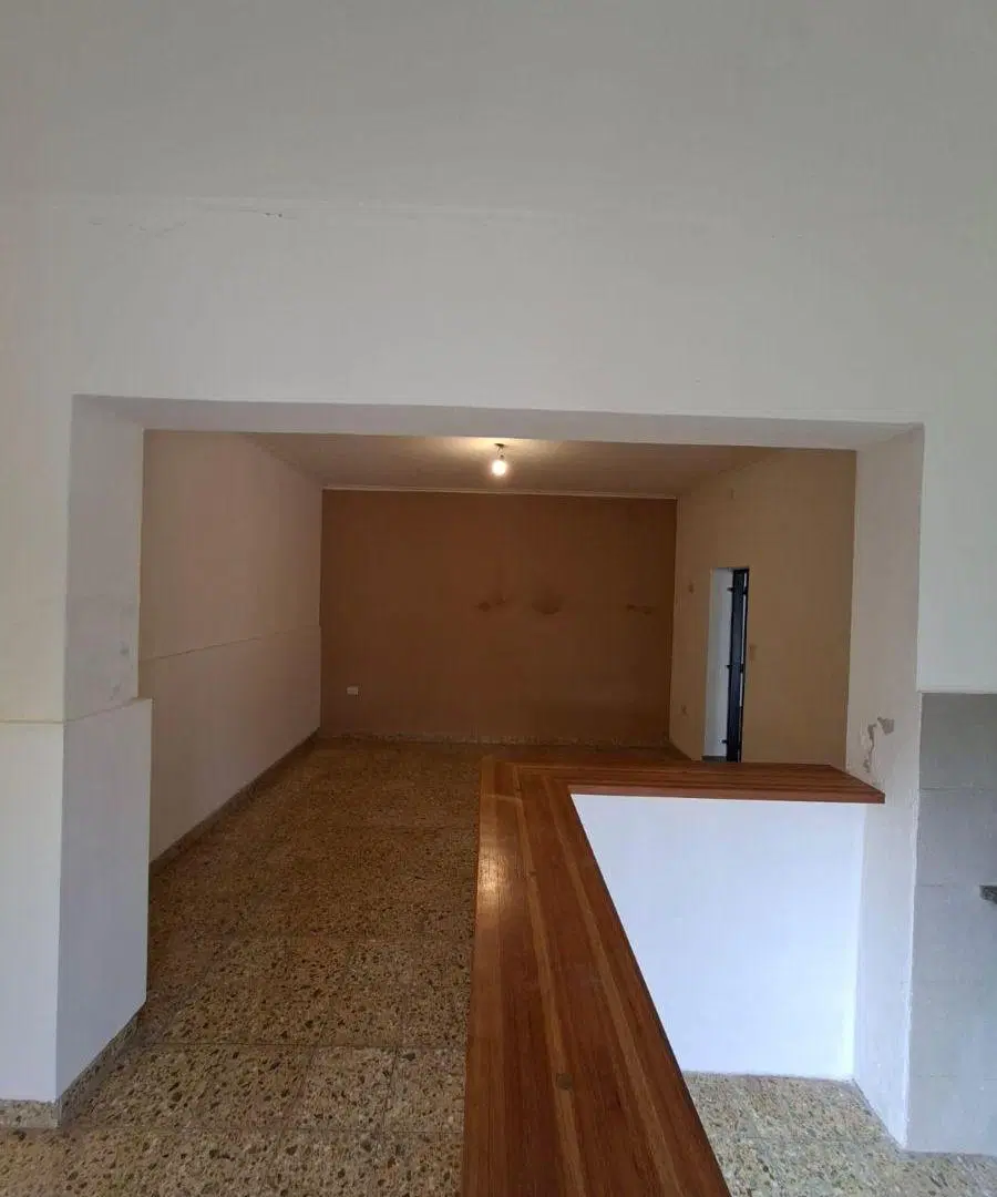 ALQUILER CASA
2 DORMITORIOS
ubicado en Av 122 y 73 2