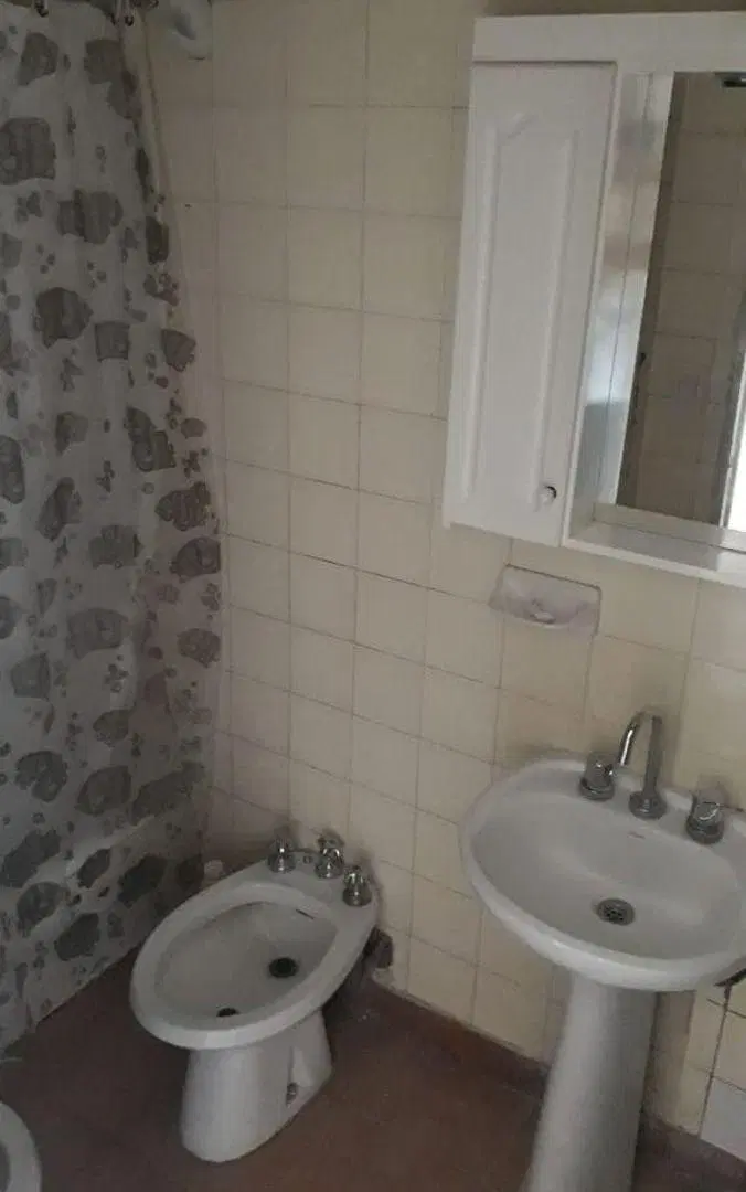 ALQUILER DEPTO 2 DORMITORIOS
ubicado en AV 7 e/ 43 y Pza Italia
50 m2 5