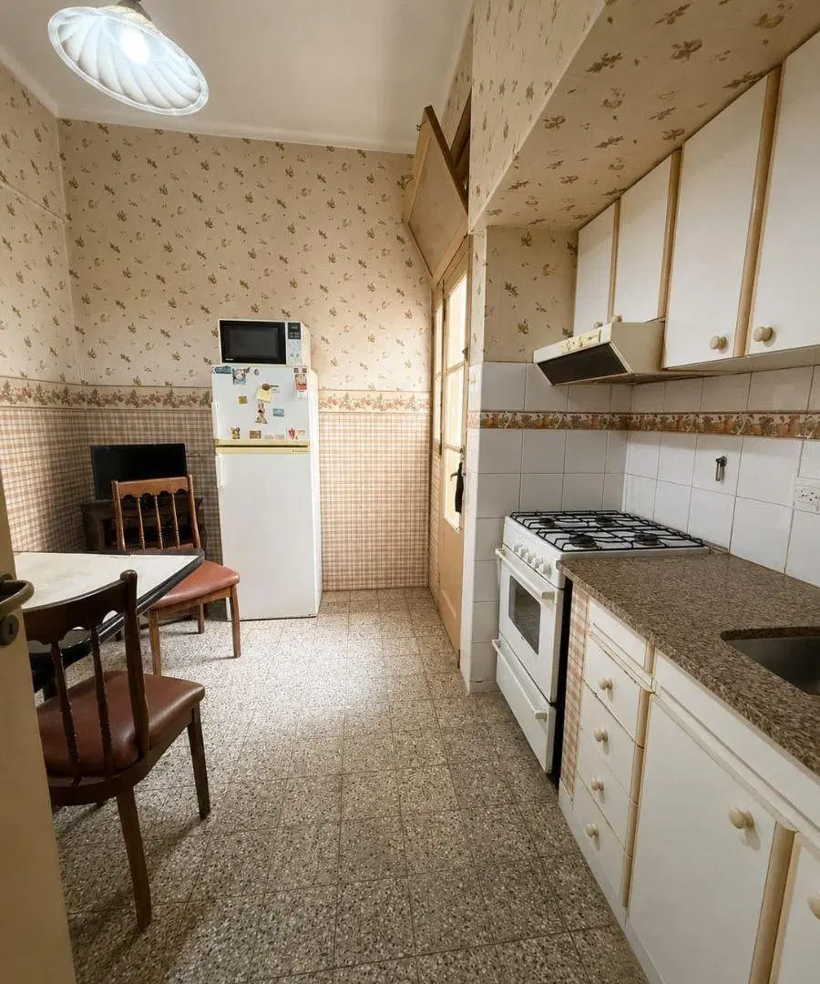 VENTA DEPTO EN PB 2-3 DORM
Ubicado en calle 14 e /57 y 58
Departamento en PB frente 4