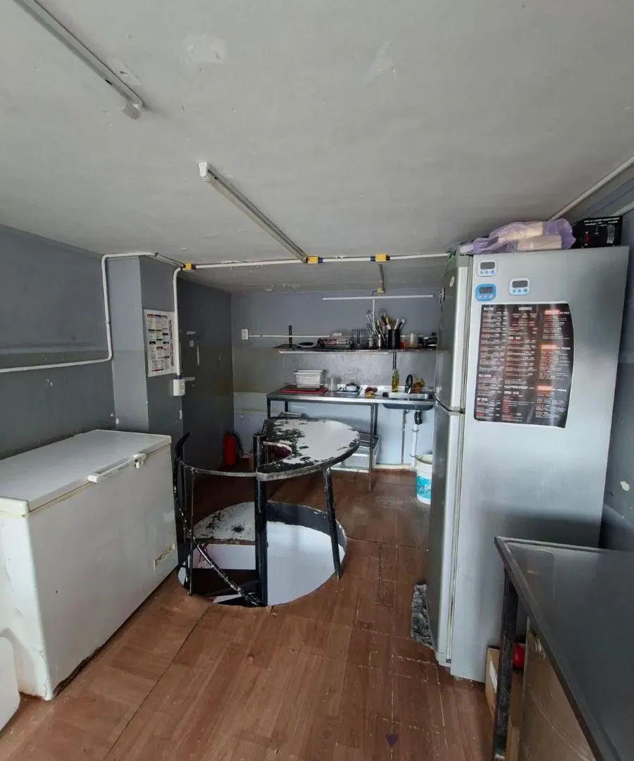 VENTA LOCAL
ubicado en 14 Y 54
28 m2 totales 3