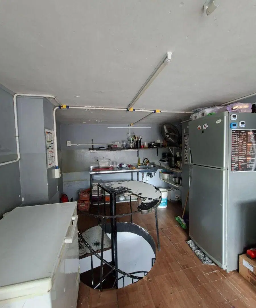 VENTA LOCAL
ubicado en 14 Y 54
28 m2 totales 4