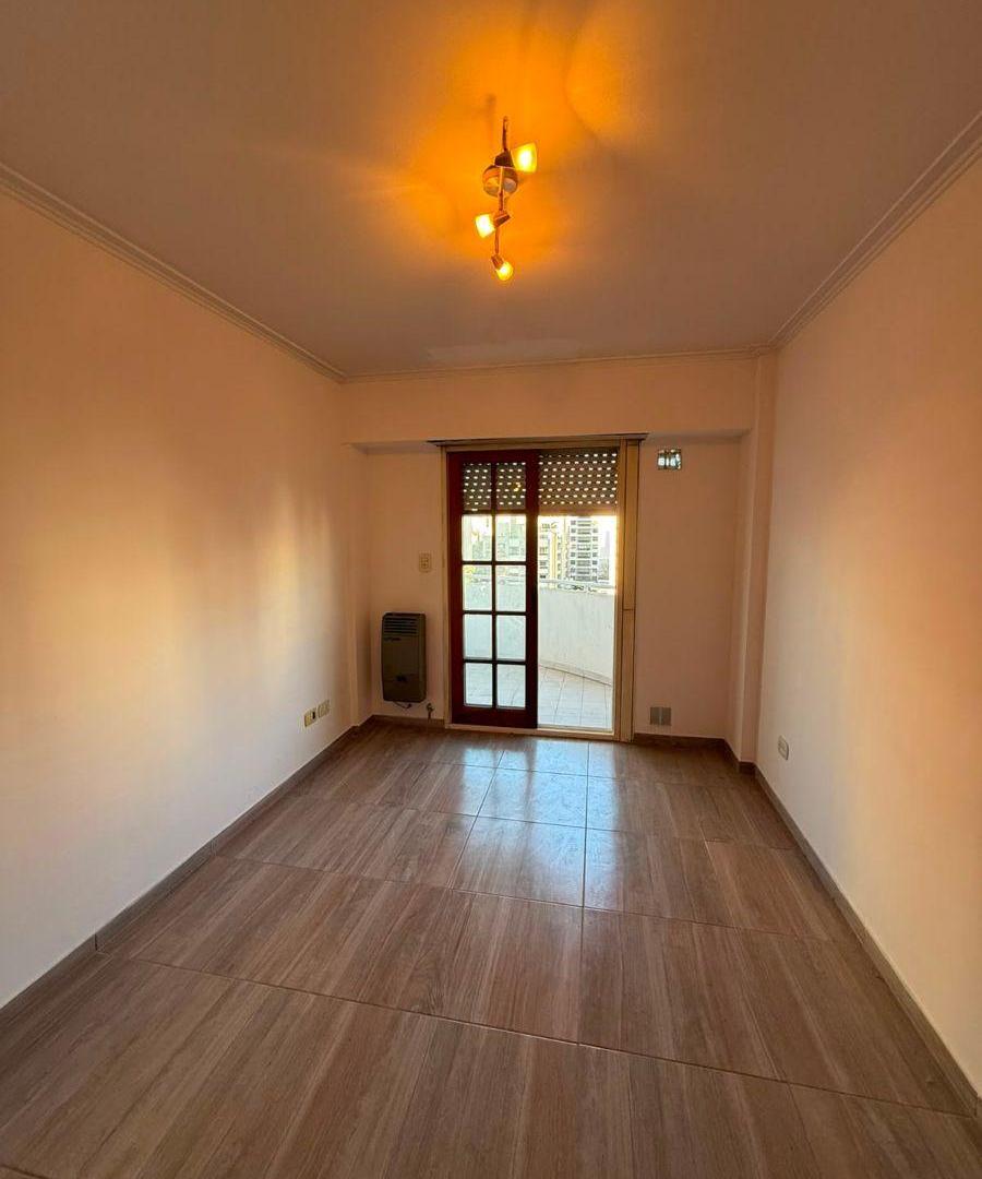 Foto de ALQUILER MUY LINDO DEPTO BALCON AL FRENTE 1 DORMITORIO Ubicado en Av 13, imagen 4