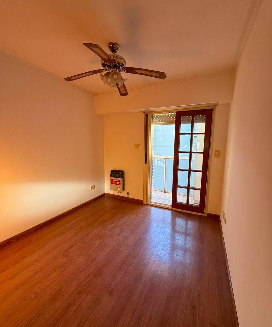 Foto de ALQUILER MUY LINDO DEPTO BALCON AL FRENTE 1 DORMITORIO Ubicado en Av 13, imagen 3
