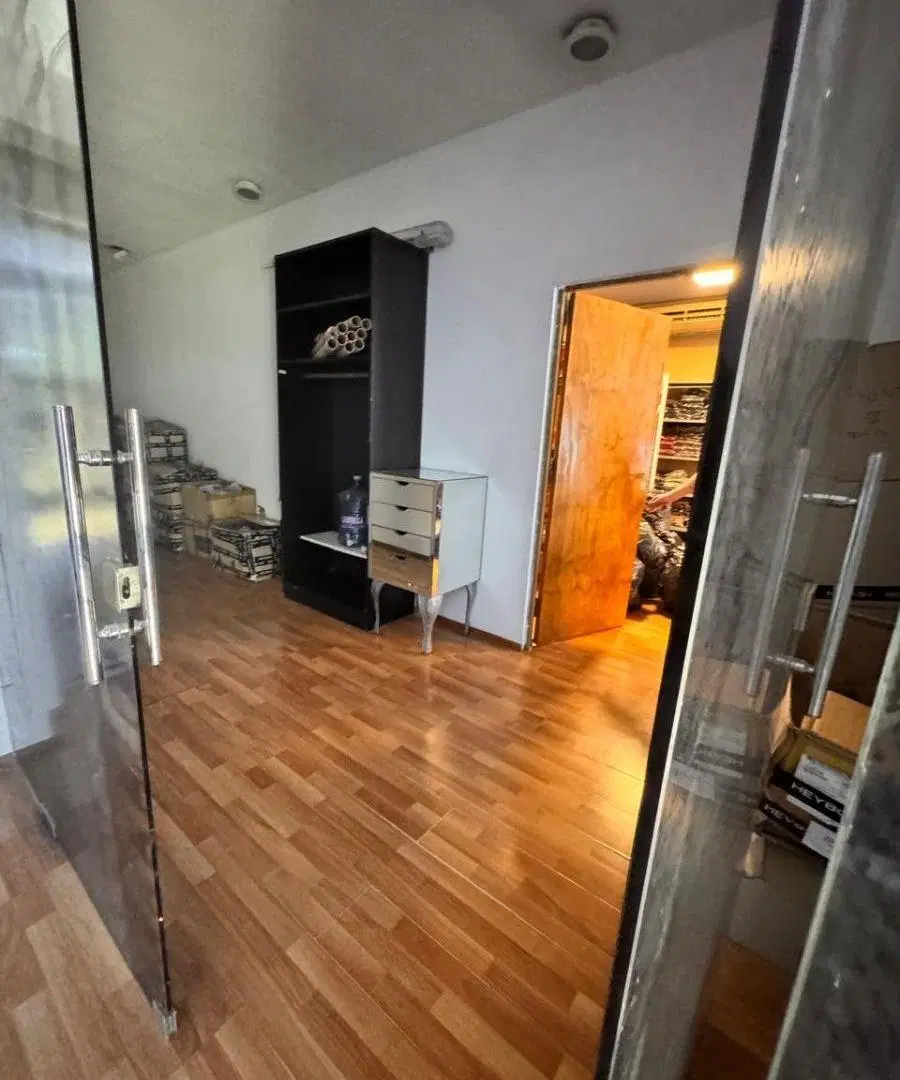 Venta Edificio comercial de 3 plantas en Av. Castro Barros al 600 5