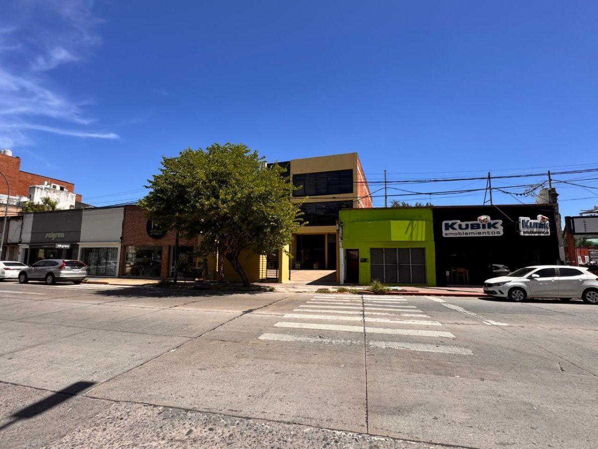 Foto de Venta Edificio comercial de 3 plantas en Av. Castro Barros al 600, imagen 1