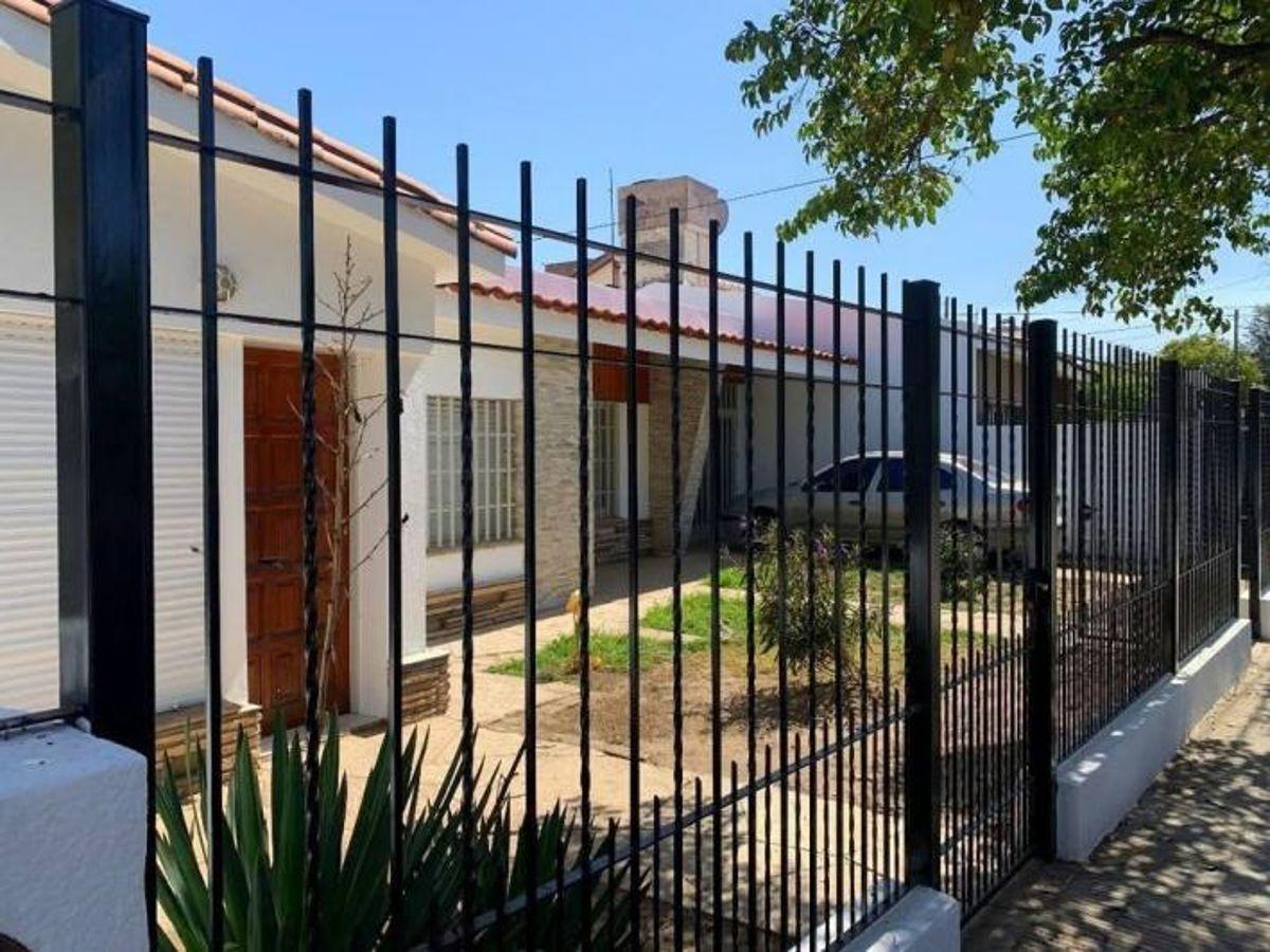 Foto de Venta Casa en Barrio Escobar 3 Dorm. | Apta Uso Comercial, imagen 2