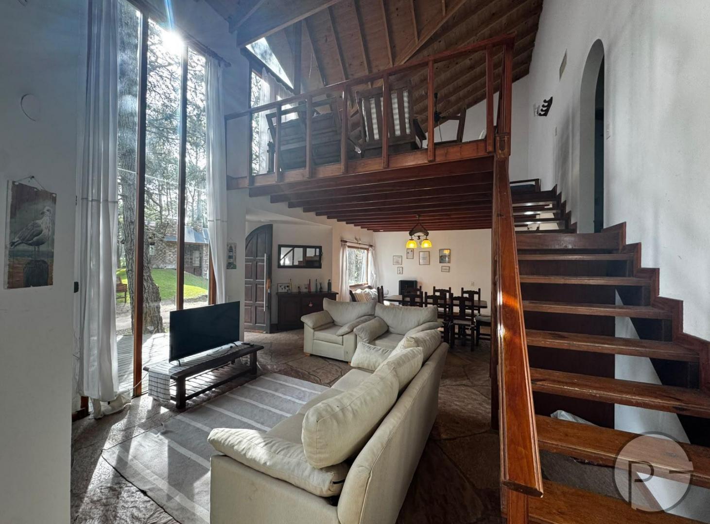 Foto de CASA EN VENTA DE 4 AMBIENTES EN CARILO, con posibilidad de FINANCIACIÓN, imagen 1