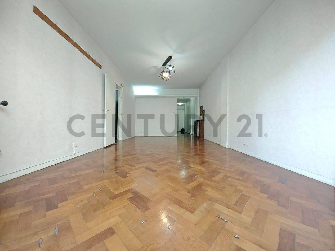 VENTA DEPARTAMENTO 4 AMB C/ DEPENDENCIA Y BALCON CERRADO - Apto crédito