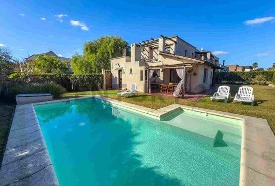 VENTA CASA 4 AMB+DEPENDENCIA EN BARRIO CERRADO
