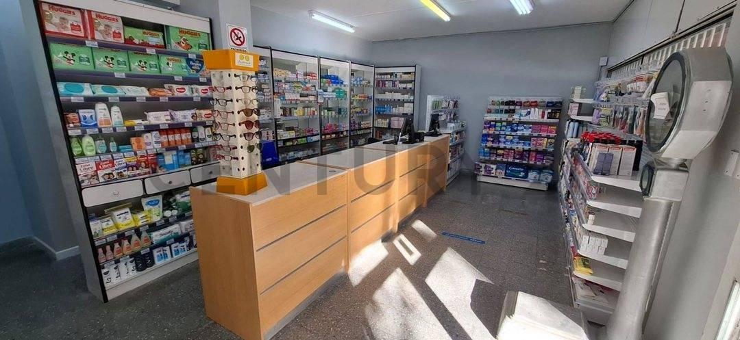 Foto de Venta/Permuta LOCAL COMERCIAL - Parque Chacabuco, imagen 2