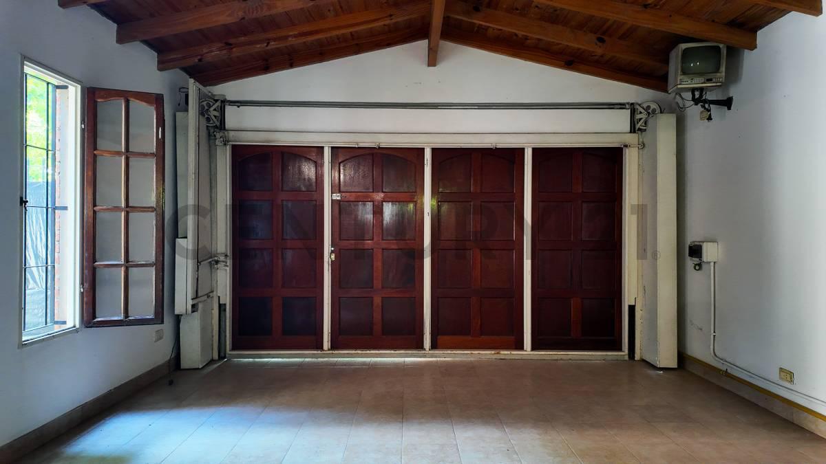 Casa en Venta, 4 ambientes en Parque Leloir - Permuta