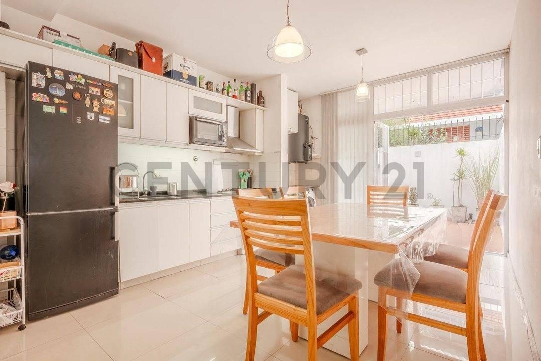 VENTA PH DUPLEX 3 AMBIENTES CON COCHERA, PATIO Y PARRILLA – CIUDADELA - Acepta permuta