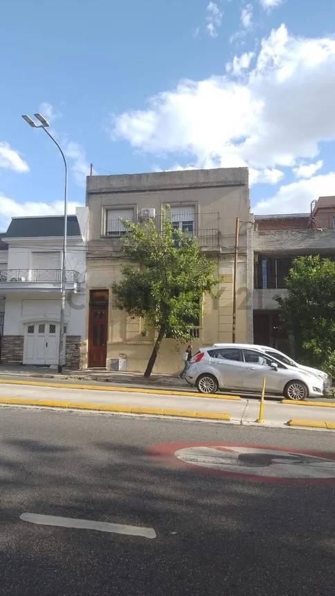 Casa a refaccionar / Lote con potencial constructivo / acepta permuta