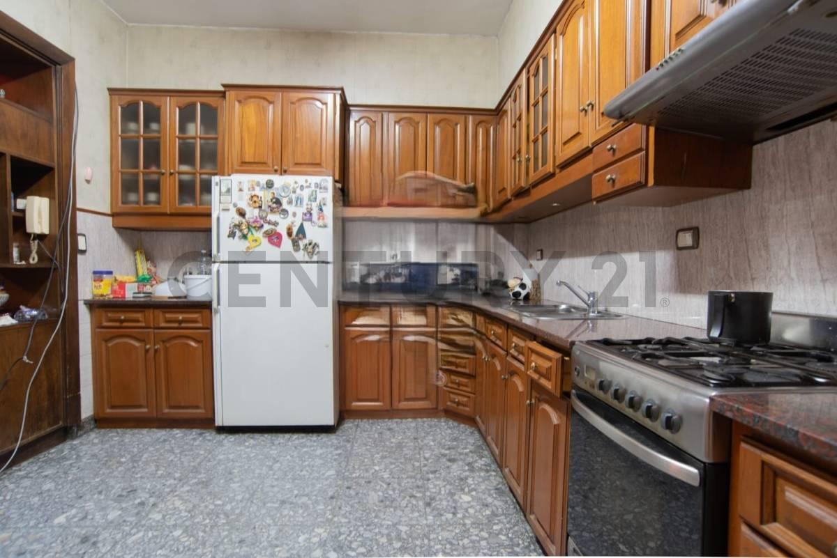 Foto de VENTA CASA DE 4 PLANTAS AV. LOS CORRALES 7400 CABA, imagen 4