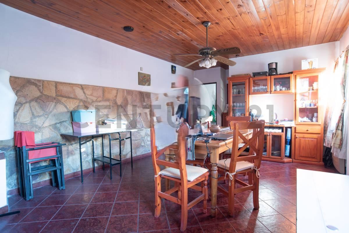 VENTA CASA 5 AMB. COCHERA PILETA V. SARMIENTO